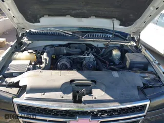 2006 Chevrolet Silverado 1500 Work Truck with VIN 3GCEC14X06G247064, listed as a IAAI auction lot 41655529 with 206,434 mi miles. Bid and sale history available at carsss.com. Image 10.