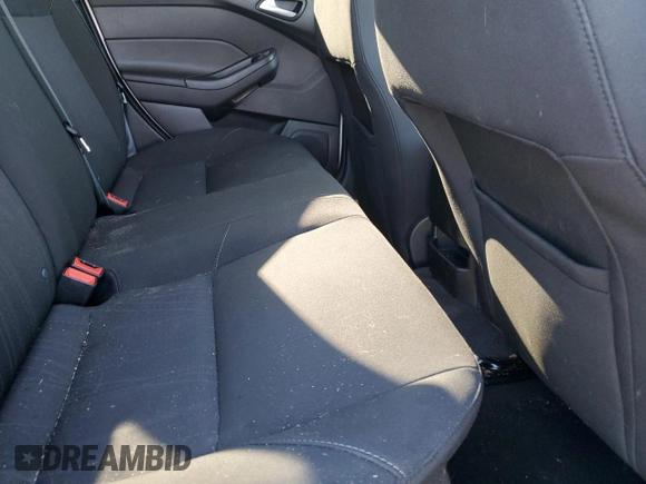 2016 Ford Focus SE z VIN 1FADP3F2XGL399943, wystawiony jako Copart lot #46472415 z przebiegiem 70 047 mil mil oraz Szkoda całkowita • Salvage title. Historia ofert i sprzedaży dostępna na DreamBid. Obrazek 10.