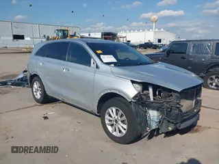 2020 Kia Sorento LX with VIN 5XYPG4A39LG675807, listed as a IAAI auction lot 41871304 with 124,689 mi miles. Bid and sale history available at carsss.com. Image 1.