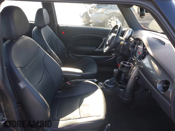 2006 MINI Hardtop with VIN WMWRC33586TJ75043, listed as a IAAI auction lot 41948235 with 138,402 mi miles and . Bid and sale history available at DreamBid. Image 5.
