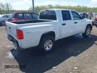 2008 Dodge Dakota с VIN 1D3HW38N38S581620, выставлен на аукционе IAAI как лот 41961741 с пробегом 133 760 миль миль и . История ставок и продаж доступна на DreamBid. Изображение 4.