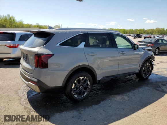 2025 Kia Sorento S z VIN 5XYRL4JC4SG321227, wystawiony jako Copart lot #52421925 z przebiegiem 14 351 mil mil oraz Szkoda całkowita • Salvage title. Historia ofert i sprzedaży dostępna na DreamBid. Obrazek 3.
