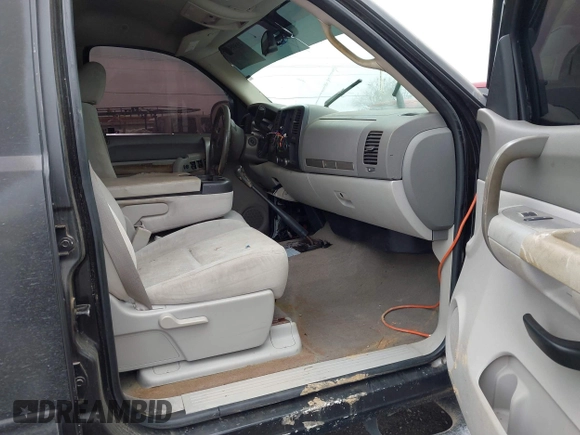 2008 GMC Sierra 1500 SLE1 z VIN 2GTEK13M081172341, wystawiony jako IAAI lot #41595695 z przebiegiem Nie podano mil oraz . Historia ofert i sprzedaży dostępna na DreamBid. Obrazek 5.