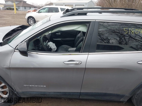 2022 Jeep Cherokee Latitude Lux z VIN 1C4PJMMN9ND511277, wystawiony jako IAAI lot #41151980 z przebiegiem 51 809 mil mil oraz . Historia ofert i sprzedaży dostępna na DreamBid. Obrazek 13.