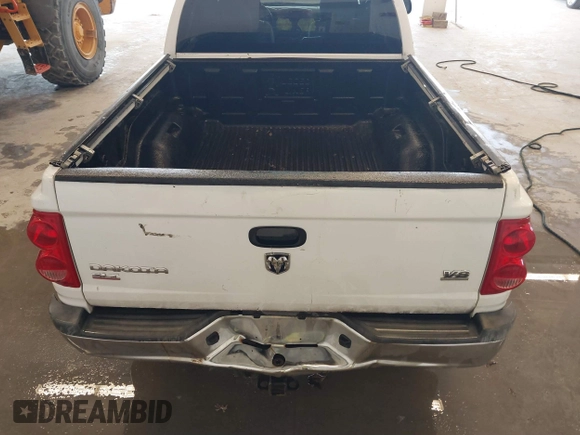 2005 Dodge Dakota SLT with VIN 1D7HW48N05S195964, listed as a IAAI auction lot 41508687 with 226,285 mi miles. Bid and sale history available at carsss.com. Image 12.