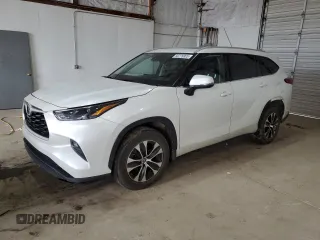 2022 Toyota Highlander XLE with VIN 5TDHZRBH3NS232743, listed as a Copart auction lot 50776805 with 49,579 mi miles and Salvage title. Bid and sale history available at DreamBid. Image 1.