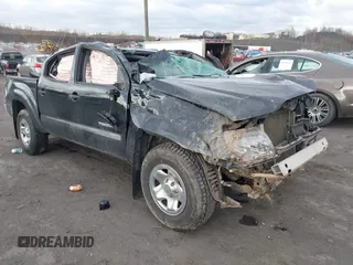 2010 Toyota Tacoma z VIN 3TMLU4EN7AM054696, wystawiony jako IAAI lot #41889443 z przebiegiem 194 431 mil mil oraz . Historia ofert i sprzedaży dostępna na DreamBid. Obrazek 1.