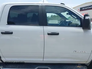 2024 Ram 2500 Big Horn z VIN 3C6UR5DL4RG154221, wystawiony jako IAAI lot #42462540 z przebiegiem 36 235 mil mil oraz . Historia ofert i sprzedaży dostępna na DreamBid. Obrazek 13.