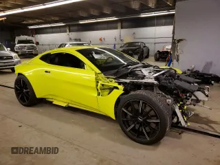 2020 Aston Martin Vantage z VIN SCFSMGAWXLGN03363, wystawiony jako Copart lot #81833084 z przebiegiem Nie podano mil oraz Szkoda całkowita • Salvage title. Historia ofert i sprzedaży dostępna na DreamBid. Obrazek 4.