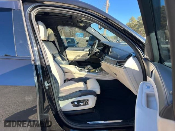 2019 BMW X7 xDrive50i z VIN 5UXCX4C53KLB39548, wystawiony jako Copart lot #54152375 z przebiegiem 159 191 mil mil oraz Czysty tytuł • Clean title. Historia ofert i sprzedaży dostępna na DreamBid. Obrazek 5.