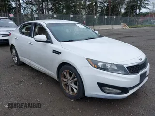 2013 Kia Optima LX z VIN 5XXGM4A70DG224007, wystawiony jako IAAI lot #41946901 z przebiegiem 208 055 mil mil oraz . Historia ofert i sprzedaży dostępna na DreamBid. Obrazek 1.