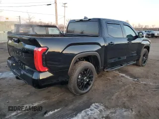 2024 Toyota Tundra Limited Hybrid z VIN 5TFWC5DB5RX073881, wystawiony jako Copart lot #48943975 z przebiegiem 7 652 mil mil oraz Szkoda całkowita • Salvage title. Historia ofert i sprzedaży dostępna na DreamBid. Obrazek 3.