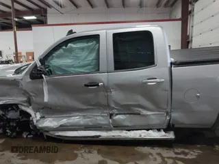 2018 GMC Sierra 1500 SLE z VIN 1GTV2MEH8JZ357073, wystawiony jako IAAI lot #41642234 z przebiegiem 105 007 mil mil oraz . Historia ofert i sprzedaży dostępna na DreamBid. Obrazek 14.