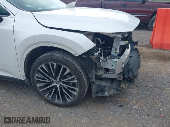 2024 Lexus RX 350 z VIN 2T2BAMBA4RC028661, wystawiony jako IAAI lot #42252708 z przebiegiem 19 141 mil mil oraz . Historia ofert i sprzedaży dostępna na DreamBid. Obrazek 6.