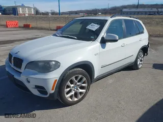 2011 BMW X5 35i with VIN 5UXZV4C57BL406526, listed as a IAAI auction lot 41580453 with 0 mi miles. Bid and sale history available at carsss.com. Image 2.
