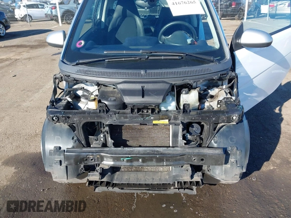 2015 Smart fortwo Passion z VIN WMEEJ3BA7FK805194, wystawiony jako IAAI lot #41676265 z przebiegiem 47 096 mil mil oraz . Historia ofert i sprzedaży dostępna na DreamBid. Obrazek 10.