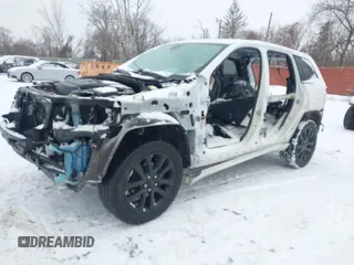 2019 Jeep Grand Cherokee Laredo E with VIN 1C4RJFAG1KC567791, listed as a IAAI auction lot 41410282 with 0 mi miles. Bid and sale history available at carsss.com. Image 17.