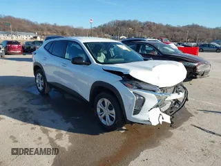 2025 Chevrolet Trax LS with VIN KL77LFEP1SC004863, listed as a IAAI auction lot 41654116 with 7,871 mi miles and . Bid and sale history available at DreamBid. Image 1.