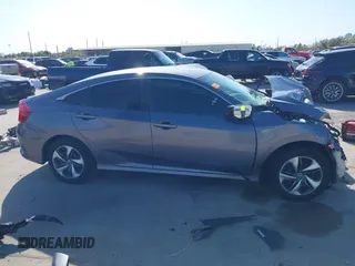 2020 Honda Civic LX z VIN 19XFC2F68LE023059, wystawiony jako IAAI lot #41856327 z przebiegiem 84 499 mil mil oraz . Historia ofert i sprzedaży dostępna na DreamBid. Obrazek 13.