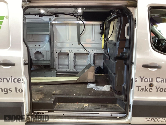 2019 Ford Transit z VIN 1FTYR1YGXKKA54025, wystawiony jako IAAI lot #42650341 z przebiegiem 129 672 mil mil oraz . Historia ofert i sprzedaży dostępna na DreamBid. Obrazek 9.