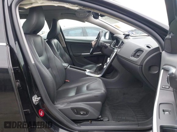 2015 Volvo V60 z VIN YV1612SM8F1222138, wystawiony jako IAAI lot #41212660 z przebiegiem 88 174 mil mil oraz . Historia ofert i sprzedaży dostępna na DreamBid. Obrazek 5.