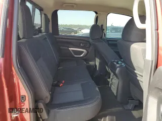 2018 Nissan Titan SV z VIN 1N6AA1E58JN505703, wystawiony jako Copart lot #52498985 z przebiegiem 178 803 mil mil oraz Szkoda całkowita • Salvage title. Historia ofert i sprzedaży dostępna na DreamBid. Obrazek 10.