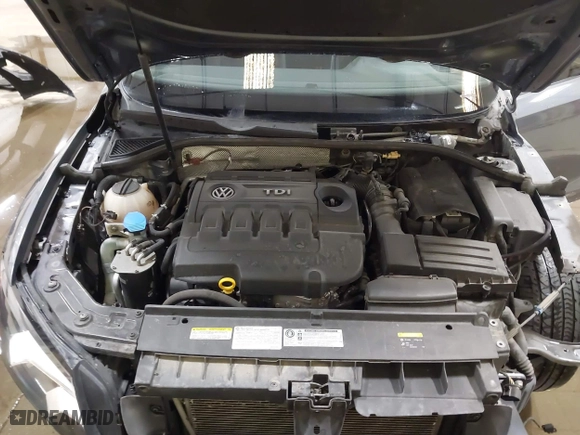 2015 Volkswagen Passat 2.0L TDI SE w/Sunroof with VIN 1VWBV7A3XFC094226, listed as a IAAI auction lot 41838239 with 169,737 mi miles. Bid and sale history available at carsss.com. Image 10.