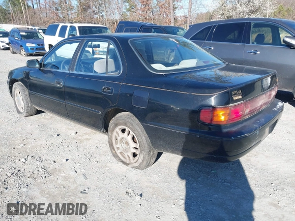 1994 Toyota Camry XLE with VIN JT2GK13E9R0025099, listed as a IAAI auction lot 41735273 with 281,833 mi miles. Bid and sale history available at carsss.com. Image 3.