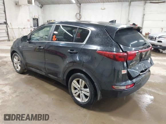 2018 Kia Sportage LX z VIN KNDPMCAC9J7351060, wystawiony jako IAAI lot #42011814 z przebiegiem 174 504 mil mil oraz . Historia ofert i sprzedaży dostępna na DreamBid. Obrazek 3.