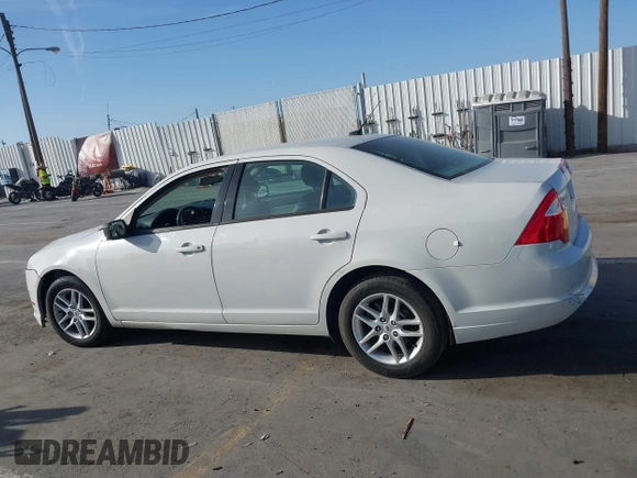 2011 Ford Fusion S with VIN 3FAHP0GA8BR293281, listed as a IAAI auction lot 41723896 with 157,196 mi miles. Bid and sale history available at carsss.com. Image 14.