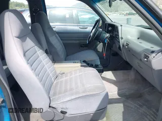 1994 Ford Explorer z VIN 1FMCU22X9RUD78617, wystawiony jako IAAI lot #42368265 z przebiegiem 213 351 mil mil oraz . Historia ofert i sprzedaży dostępna na DreamBid. Obrazek 5.