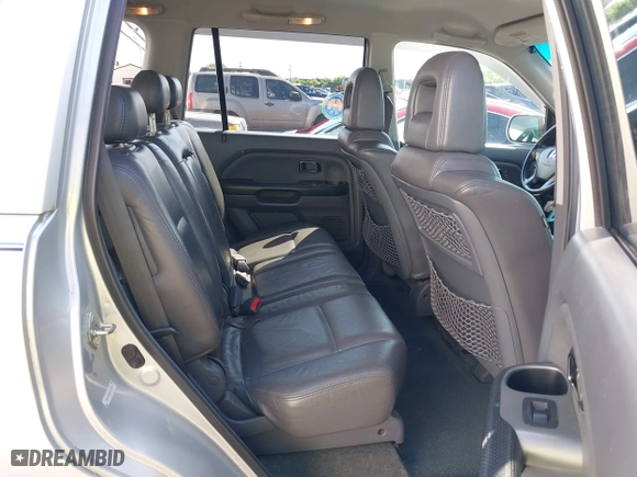 2004 Honda Pilot EX with VIN 2HKYF18684H602542, listed as a IAAI auction lot 42116418 with 240,737 mi miles. Bid and sale history available at carsss.com. Image 8.