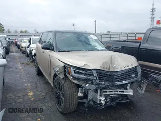 2025 Land Rover Range Rover SE z VIN SALKPBFU9SA285037, wystawiony jako IAAI lot #41850728 z przebiegiem 1 102 mil mil oraz . Historia ofert i sprzedaży dostępna na DreamBid. Obrazek 1.