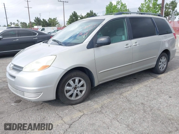2004 Toyota Sienna CE with VIN 5TDZA23C04S032956, listed as a IAAI auction lot 42121153 with 218,908 mi miles. Bid and sale history available at carsss.com. Image 2.