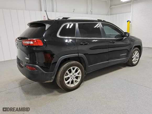 2017 Jeep Cherokee Latitude with VIN 1C4PJLCB6HW643567, listed as a Copart auction lot 47646645 with 107,832 mi miles and Clean Title. Bid and sale history available at carsss.com. Image 3.