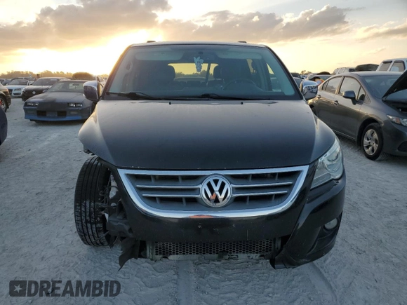 2013 Volkswagen Routan z VIN 2C4RVADG8DR725749, wystawiony jako Copart lot #77624324 z przebiegiem 156 557 mil mil oraz Czysty tytuł • Clean title. Historia ofert i sprzedaży dostępna na DreamBid. Obrazek 5.