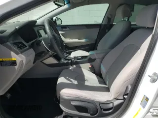 2016 Hyundai Sonata SE z VIN 5NPE24AF2GH346283, wystawiony jako Copart lot #56305965 z przebiegiem 129 887 mil mil oraz Szkoda całkowita • Salvage title. Historia ofert i sprzedaży dostępna na DreamBid. Obrazek 7.