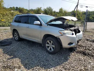 2010 Toyota Highlander with VIN 5TDBK3EH1AS032389, listed as a Copart auction lot 69940654 with 121,001 mi miles and Salvage Title. Bid and sale history available at carsss.com. Image 4.