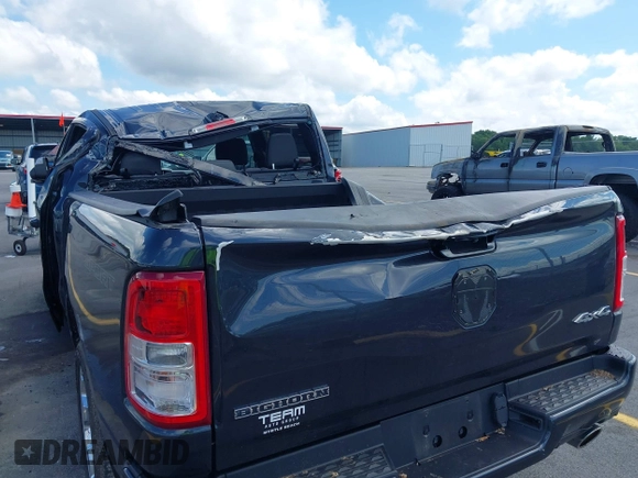 2021 Ram 1500 Big Horn z VIN 1C6SRFMT4MN663514, wystawiony jako IAAI lot #42419526 z przebiegiem 47 568 mil mil oraz . Historia ofert i sprzedaży dostępna na DreamBid. Obrazek 17.