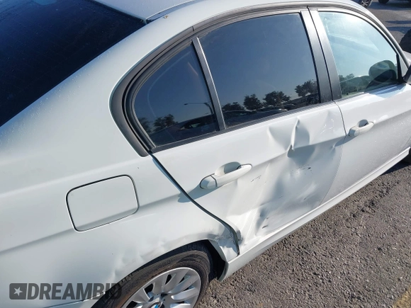 2009 BMW 3 Series 328i with VIN WBAPH53579A435694, listed as a IAAI auction lot 40175091 with Not provided miles and . Bid and sale history available at DreamBid. Image 6.