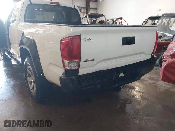 2016 Toyota Tacoma SR z VIN 5TFSX5ENXGX042148, wystawiony jako IAAI lot #41592688 z przebiegiem 126 528 mil mil oraz . Historia ofert i sprzedaży dostępna na DreamBid. Obrazek 6.