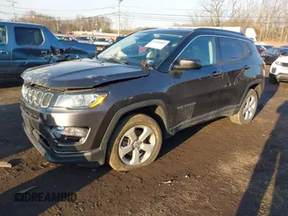 2019 Jeep Compass Latitude with VIN 3C4NJDBB8KT768355, listed as a IAAI auction lot 41480885 with 30,823 mi miles and . Bid and sale history available at carsss.com. Image 17.