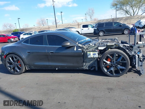 2018 Karma Revero z VIN 50GK41SA4JA000249, wystawiony jako IAAI lot #41865477 z przebiegiem 104 010 mil mil oraz . Historia ofert i sprzedaży dostępna na DreamBid. Obrazek 13.