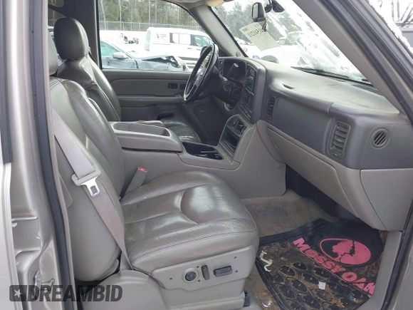 2005 Chevrolet Suburban LT with VIN 3GNFK16Z75G159642, listed as a IAAI auction lot 41541211 with 184,752 mi miles and . Bid and sale history available at DreamBid. Image 5.