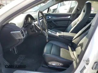 2014 Porsche Panamera z VIN WP0AA2A74EL014241, wystawiony jako Copart lot #46276785 z przebiegiem 56 438 mil mil oraz Szkoda całkowita • Salvage title. Historia ofert i sprzedaży dostępna na DreamBid. Obrazek 7.