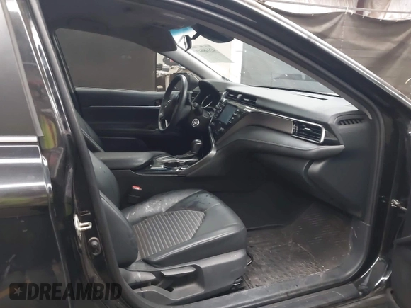 2020 Toyota Camry SE z VIN 4T1G11AK7LU302329, wystawiony jako IAAI lot #42148649 z przebiegiem 46 053 mil mil oraz . Historia ofert i sprzedaży dostępna na DreamBid. Obrazek 5.
