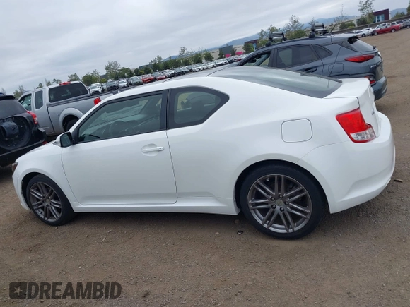 2013 Scion tC z VIN JTKJF5C70D3062150, wystawiony jako IAAI lot #42178060 z przebiegiem 97 480 mil mil oraz . Historia ofert i sprzedaży dostępna na DreamBid. Obrazek 14.