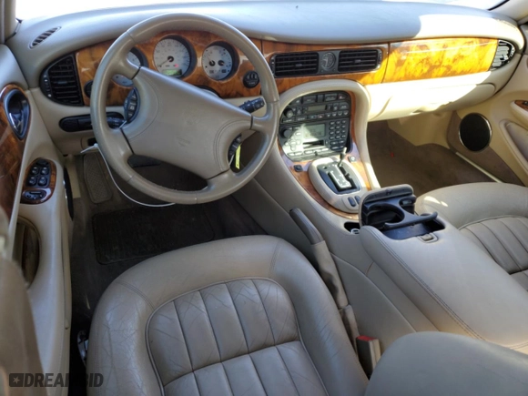 2000 Jaguar XJ with VIN SAJDA14C2YLF11720, listed as a Copart auction lot 73523584 with 119,188 mi miles and Clean Title. Bid and sale history available at carsss.com. Image 8.