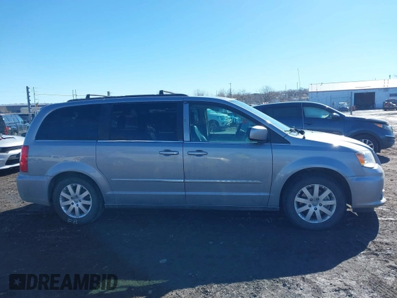 2014 Chrysler Town & Country Touring with VIN 2C4RC1BG8ER208400, listed as a IAAI auction lot 41611970 with 105,589 mi miles. Bid and sale history available at carsss.com. Image 13.