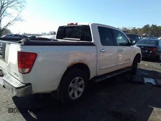2005 Nissan Titan SE with VIN 1N6AA07B25N514643, listed as a IAAI auction lot 32638857 with 214,304 mi miles. Bid and sale history available at carsss.com. Image 4.